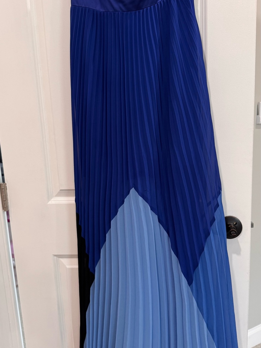 BCBG Maximara Colorblock Pleated Maxi Skirt — Cobalt & Light Blue size 8